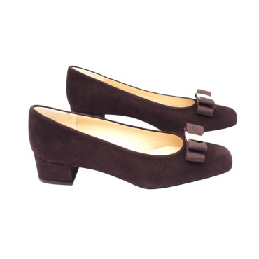 SALÓN CON LAZO ANTE MARRÓN