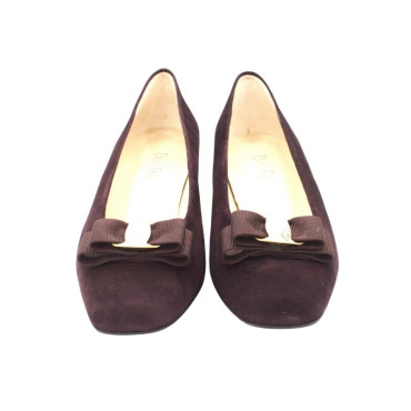 SALÓN CON LAZO ANTE MARRÓN