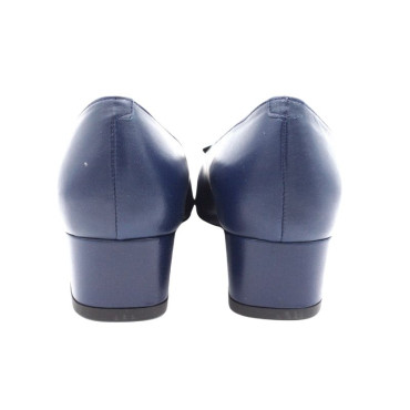 SALÓN CON ESCOTE EN PICO Y LAZO AZUL