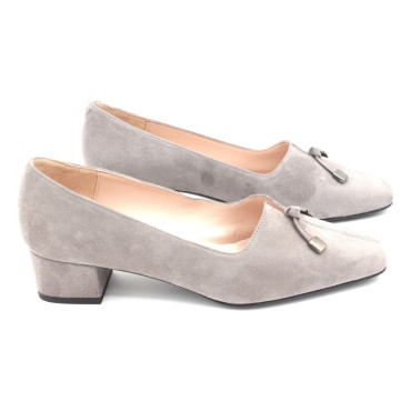 SALÓN CON ESCOTE EN PICO Y LAZO  ANTE GRIS