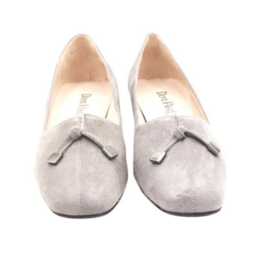 SALÓN CON ESCOTE EN PICO Y LAZO  ANTE GRIS