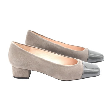 SALÓN DE ANTE CON PUNTERA CHAROL GRIS