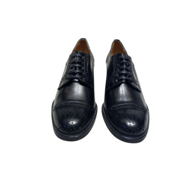 ZAPATOS CON CORDONES Y TACÓN NEGRO