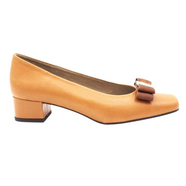 SALÓN CON LAZO CUERO