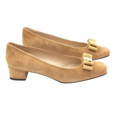 SALÓN CON LAZO ANTE CAMEL