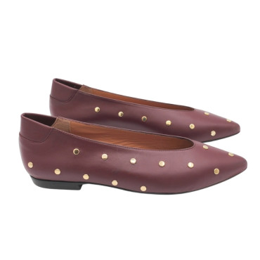 ZULEICA SALON CON TACHUELAS BURDEOS