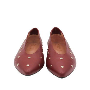 ZULEICA SALON CON TACHUELAS GUINDA