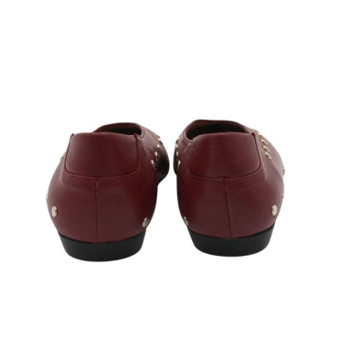 ZULEICA SALON CON TACHUELAS GUINDA