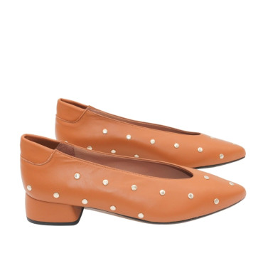 SALON TACON TACHUELAS CUERO