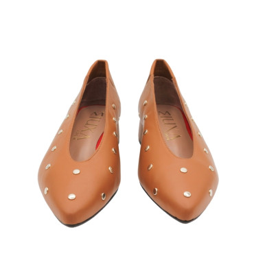 SALON TACON TACHUELAS CUERO