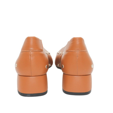 SALON TACON TACHUELAS CUERO