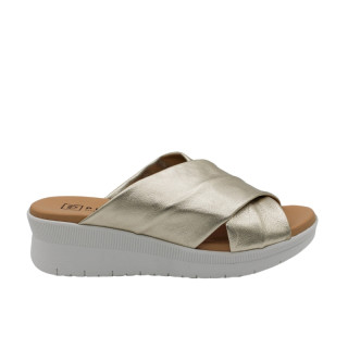 CUÑA DESTALONADA DE EMPEINE CRUZADO METALIZADO ORO