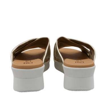 CUÑA DESTALONADA DE EMPEINE CRUZADO METALIZADO ORO