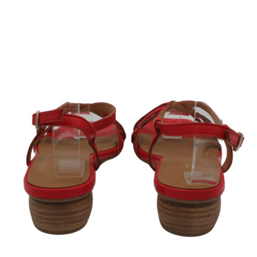SANDALIA DE TIRAS PUNTA CUADRADA ROJO