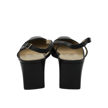 SALON ABIERTO DE TALON NEGRO TACON RECTO