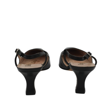 SALON ABIERTO DE TALON NEGRO TACON CARRETE