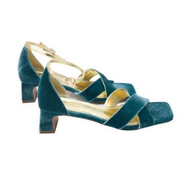 SANDALIA CON TIRAS CRUZADAS Y TACÓN BAJO AZUL