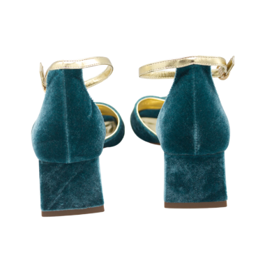 SANDALIA CON TIRAS CRUZADAS Y TACÓN BAJO AZUL