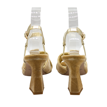 SANDALIA CON TIRAS TIRAS CRUZADAS Y TACÓN ALTO ALBARICOQUE