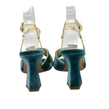 SANDALIA CON TIRAS CRUZADAS Y TACÓN ALTO AZUL