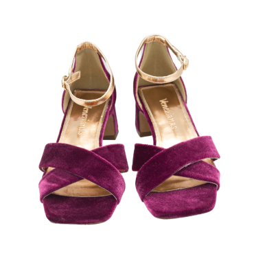 SANDALIA CON TIRAS CRUZADAS Y TACÓN BAJO MAGENTA