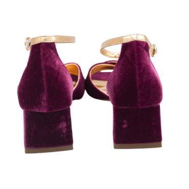 SANDALIA CON TIRAS CRUZADAS Y TACÓN BAJO MAGENTA