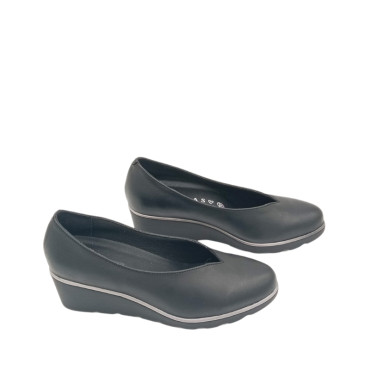 SALÓN DE PIEL CON CUÑA NEGRO