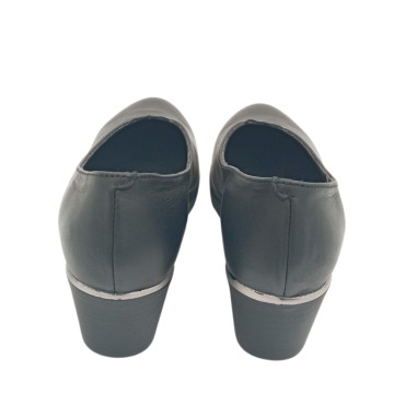 SALÓN DE PIEL CON CUÑA NEGRO