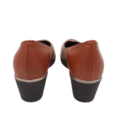 SALÓN DE PIEL CON CUÑA CUERO