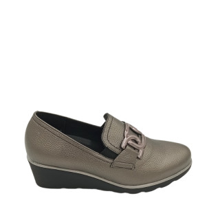 MOCASIN CON CUÑA METALIZADO