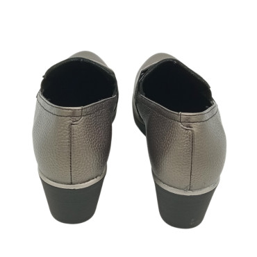 MOCASIN CON CUÑA METALIZADO