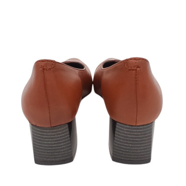 SALÓN TACÓN MEDIO CUERO