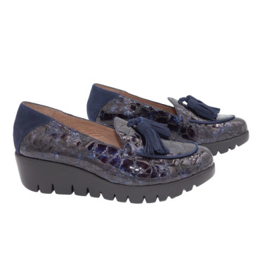 MOCASÍN CUÑA BORLAS CHAROL MARINO