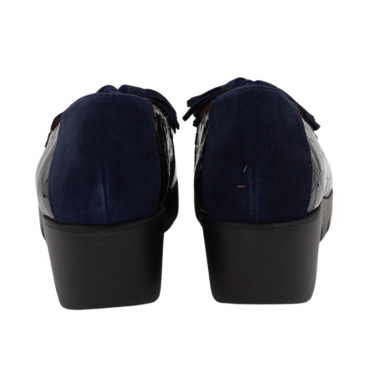 MOCASÍN CUÑA BORLAS CHAROL MARINO