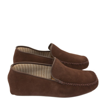 ZAPATILLA CERRADA SERRAJE MARRON