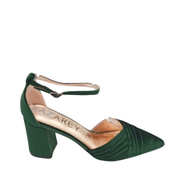 ZAPATO CON ESCOTE CRUZADO DE TERCIOPELO VERDE OSCURO