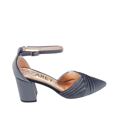 ZAPATO CON ESCOTE CRUZADO DE TERCIOPELO GRIS