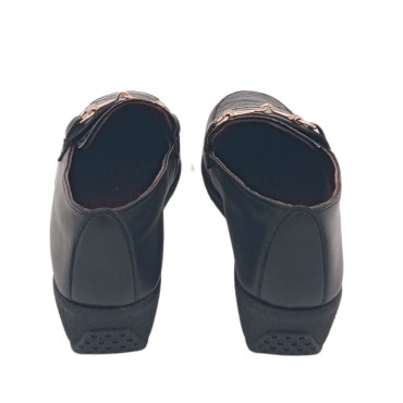 MOCASIN CUÑA BAJA PALA GRABADA NEGRO