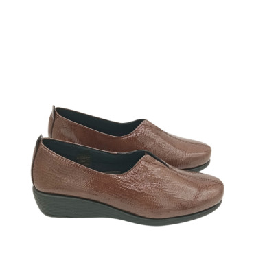 ZAPATO CON CUÑA CHAROL MARRÓN