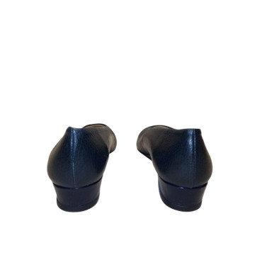 SALON CUÑA PIEL Y PUNTA CHAROL MARINO