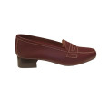 MOCASÍN CON ANTIFAZ Y TACÓN BURDEOS