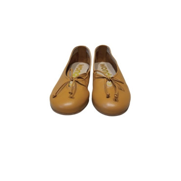 BAILARINA CON LAZO CUERO