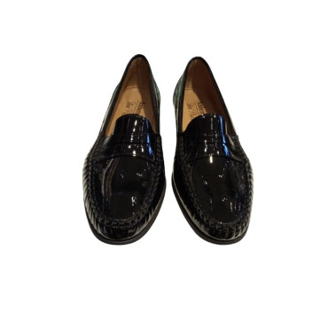 MOCASÍN CON ANTIFAZ EN CHAROL NEGRO