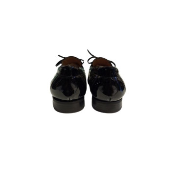 MOCASÍN CON LAZO CHAROL NEGRO