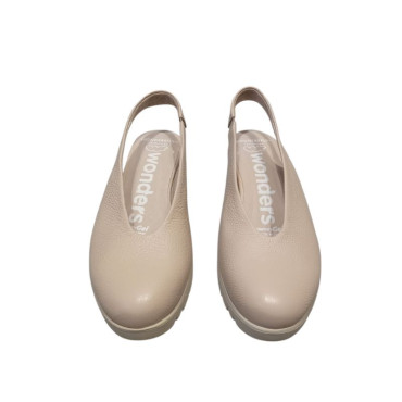 SALÓN DESTALONADO CON CUÑA BEIGE