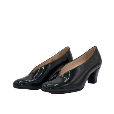 ZAPATO DE TACÓN CERRADO DE LADOS CHAROL VERDE