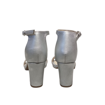 SANDALIA CON TIRA PLATA