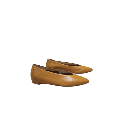BAILARINA TRIANA CON CUÑA OCULTA CUERO