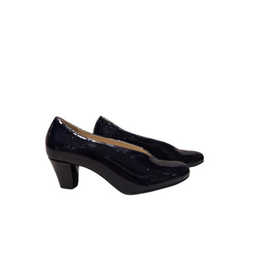 ZAPATO DE TACÓN CERRADO DE LADOS CHAROL AZUL