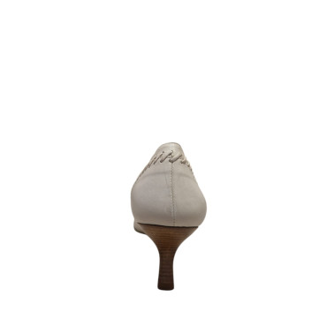 SALON TACON CON ADORNO DE PASADAS BEIGE